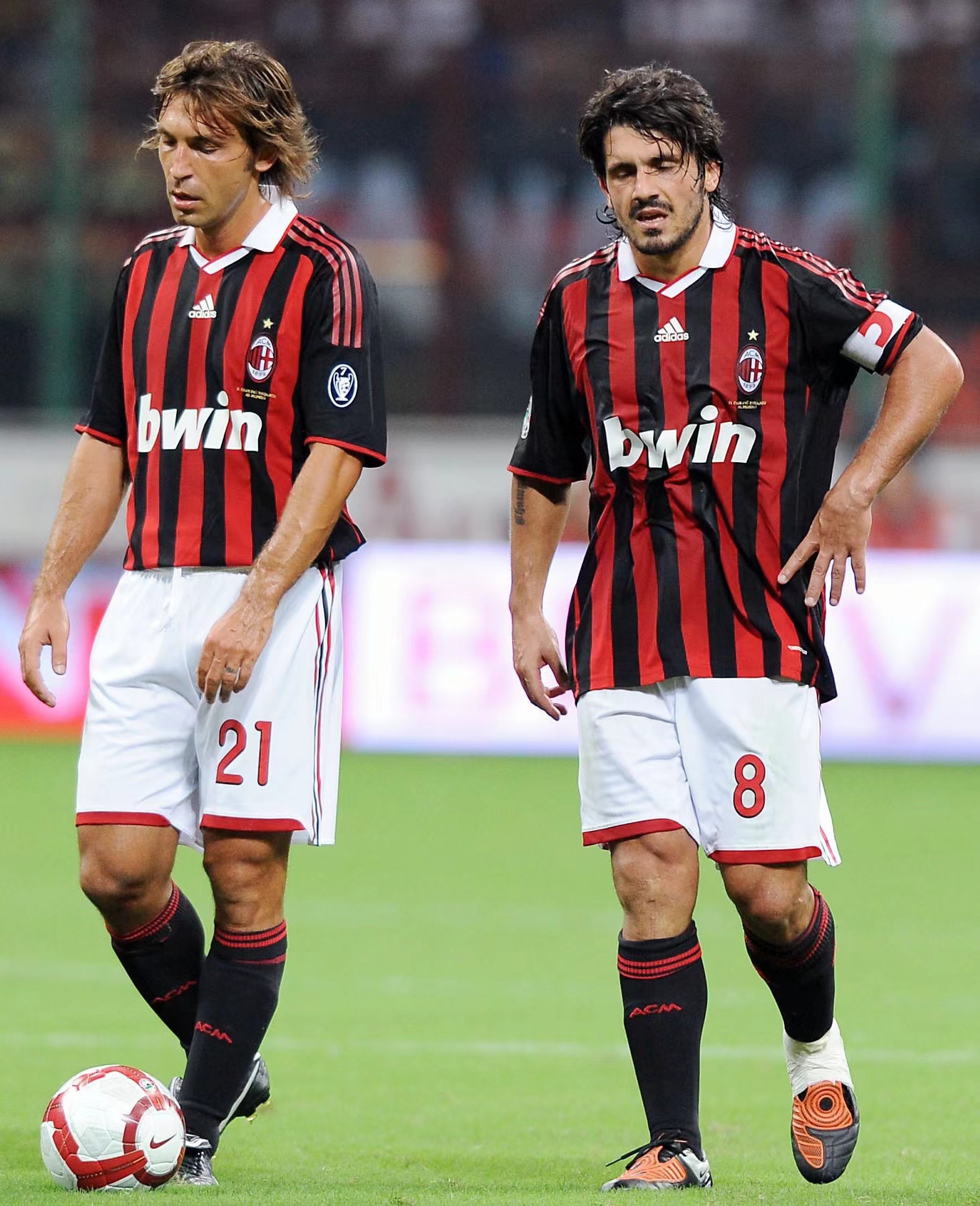 美记：相比选秀权雄鹿更想用字母换成名球星，比如特雷·杨（美媒：雄鹿宁要即战力巨星而非选秀权，甚至愿用字母哥换来如特雷·杨等球星）