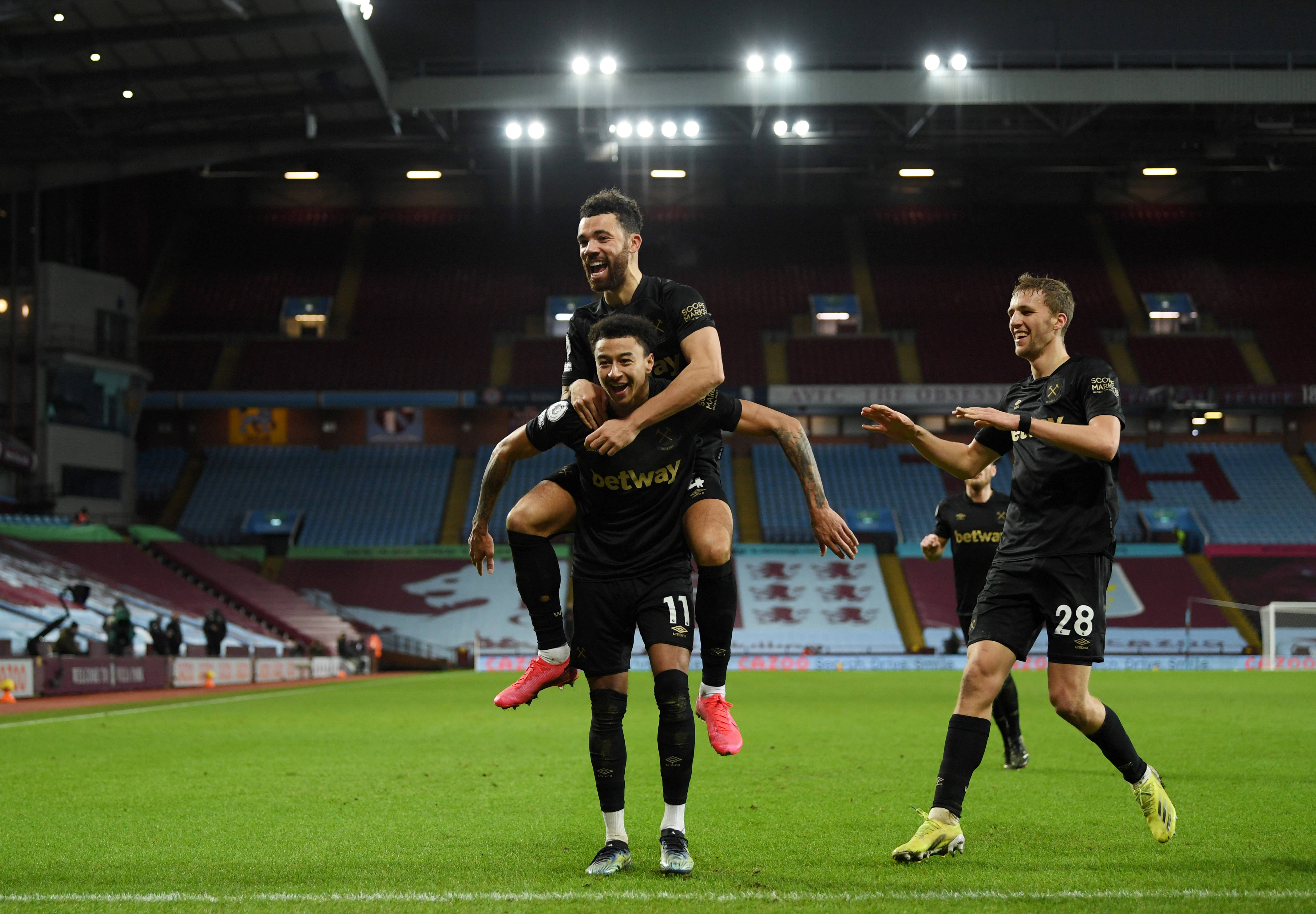 宋凯出席中国体育美术作品展览，与奥运冠军金牌合影（宋凯亮相中国体育美术作品展，与奥运冠军金牌同框留影）