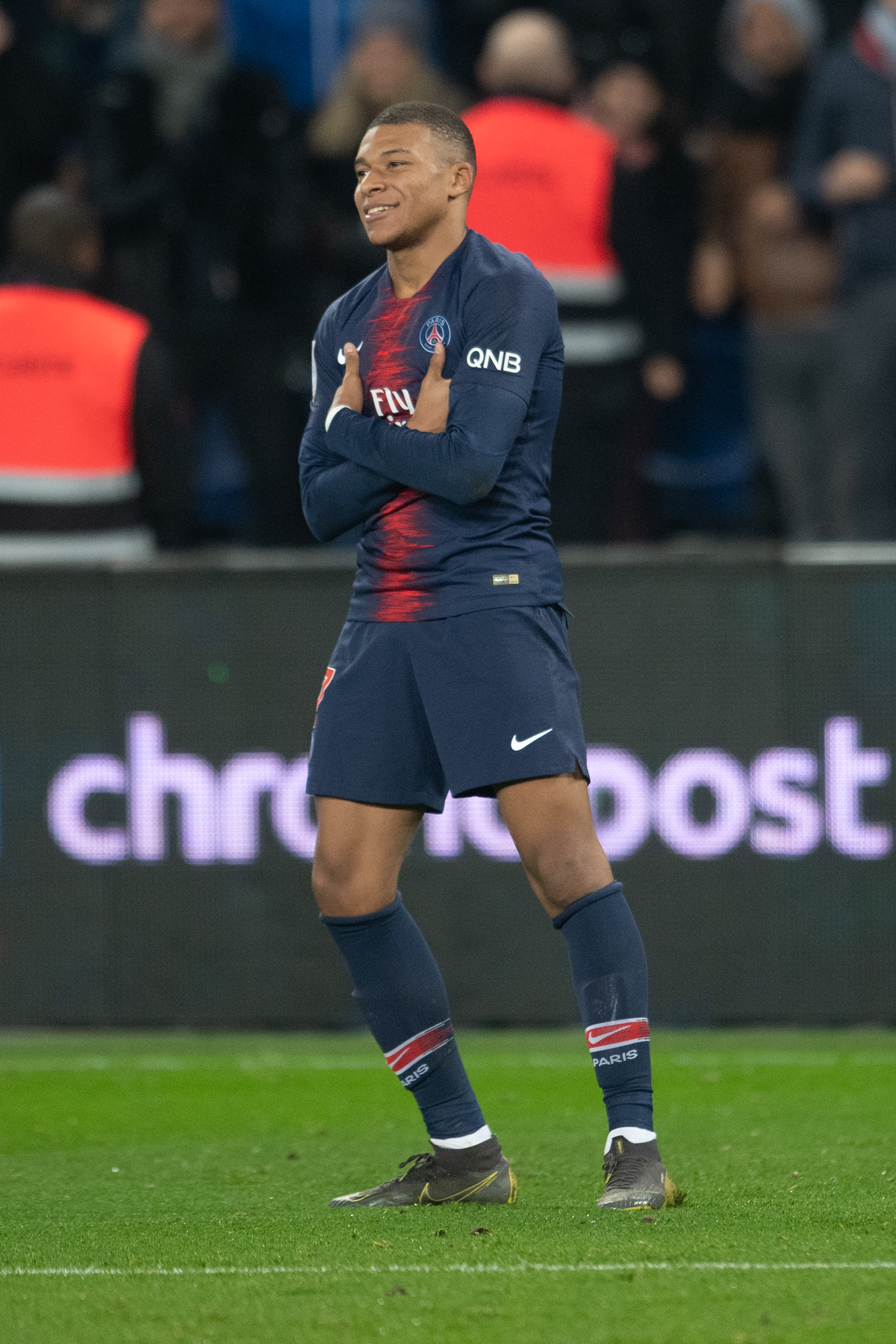 东契奇成为湖人队史第三位连续两场拿35分+10助攻的球员（连续两场35分10助攻，东契奇晋身湖人队史第三人）