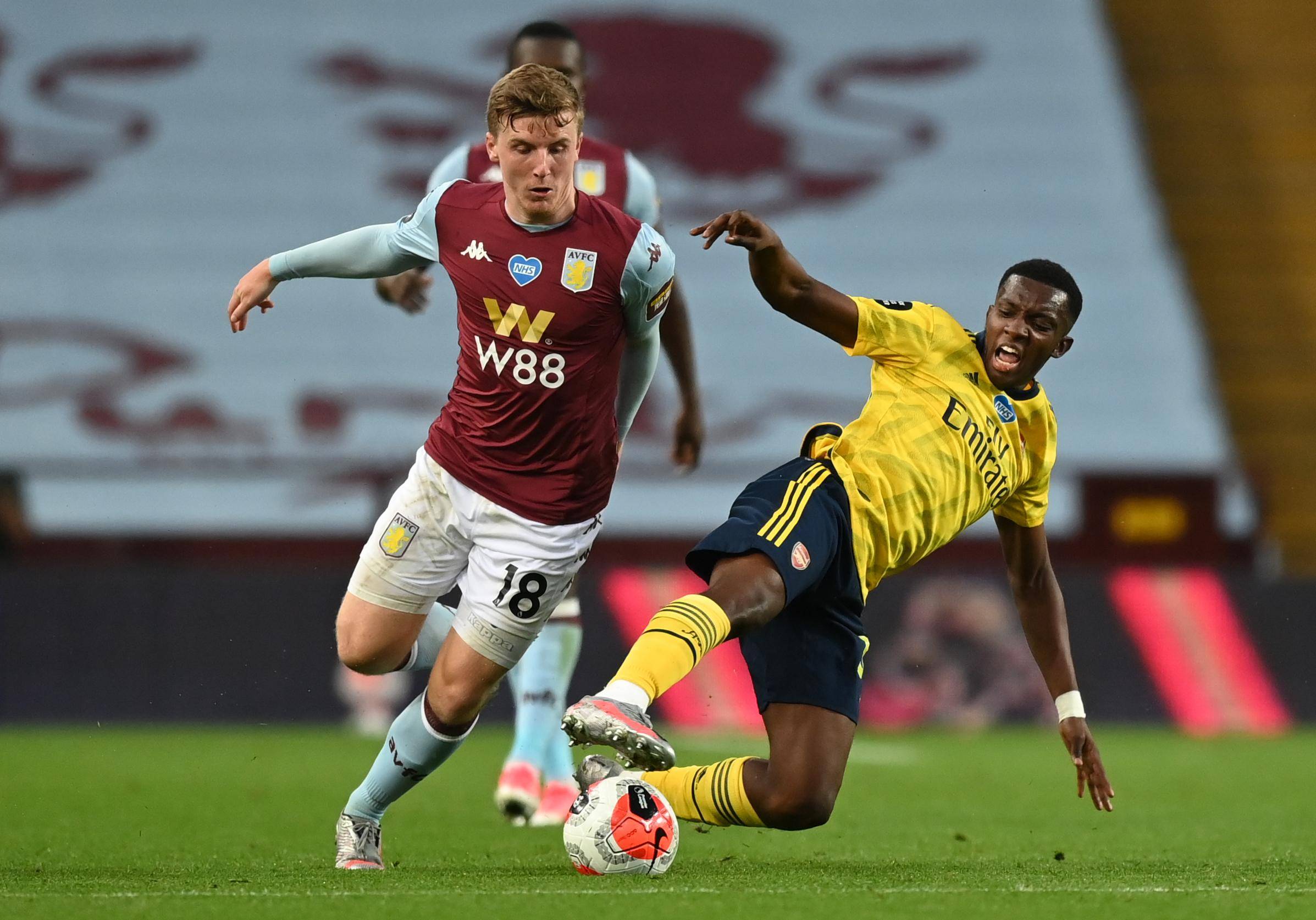 篮球湖人新秀完成生涯首次双双（湖人新秀斩获生涯首个两双）