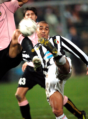 安德森本赛季欧联已送出11次关键传球，为欧联球员中最多（安德森本季欧联关键传球11次，高居榜首）