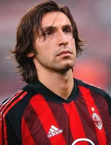 许尔勒：踢球的各种要求让我觉得不是我的生活，所以选择退役（许尔勒：足球的种种要求让我觉得这不是我想要的生活，因而选择退役）