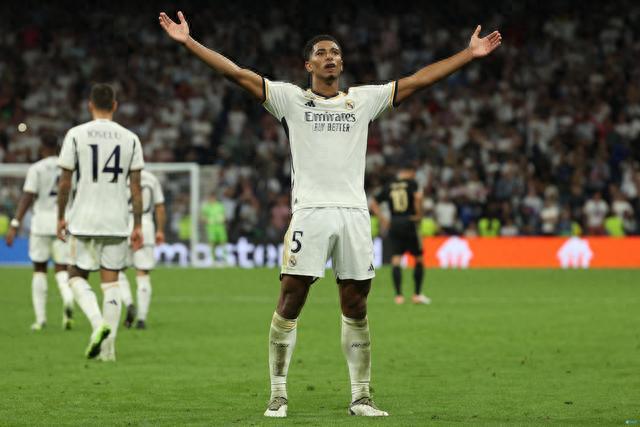 霍伊伦本赛季意甲10场4球，与上赛季联赛进球数持平（霍伊伦本季意甲10战4球，已追平上赛季联赛进球数）