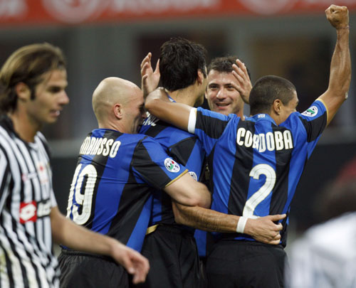 皇马官方：马斯坦托诺参加部分训练，阿拉巴在室内单独训练（皇马官方更新：马斯坦托诺参与部分合练，阿拉巴室内独训）