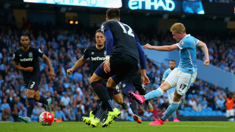 没绷住，1米95的哈兰德看到1米75的居莱尔角球盯防自己后笑了（1米95的哈兰德见1米75的居莱尔角球盯防，没忍住笑了）